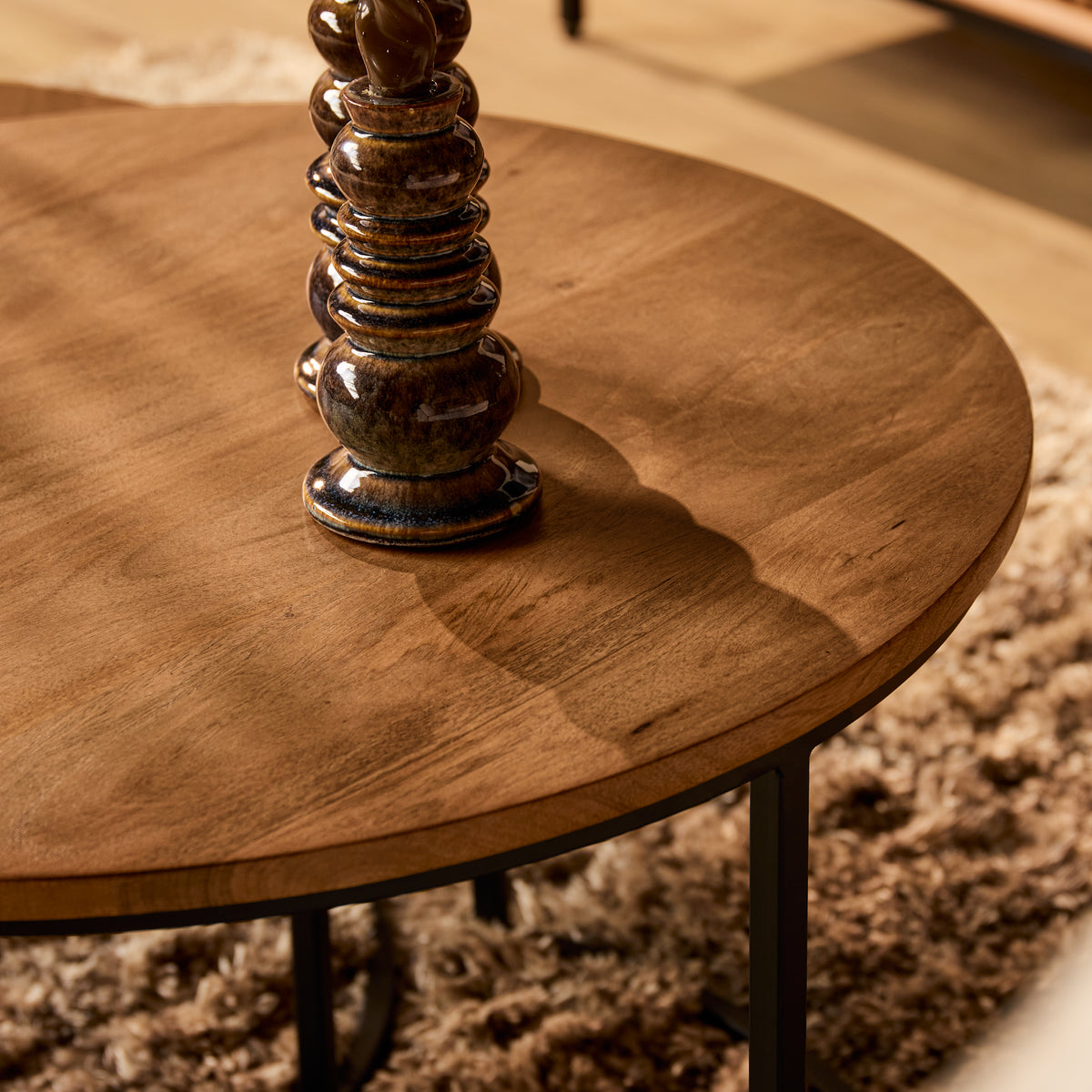 Salontafel Madison naturel mangohout, detail van het materiaal