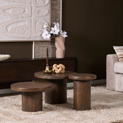 Salontafel Maya bruin mangohout in een interieur