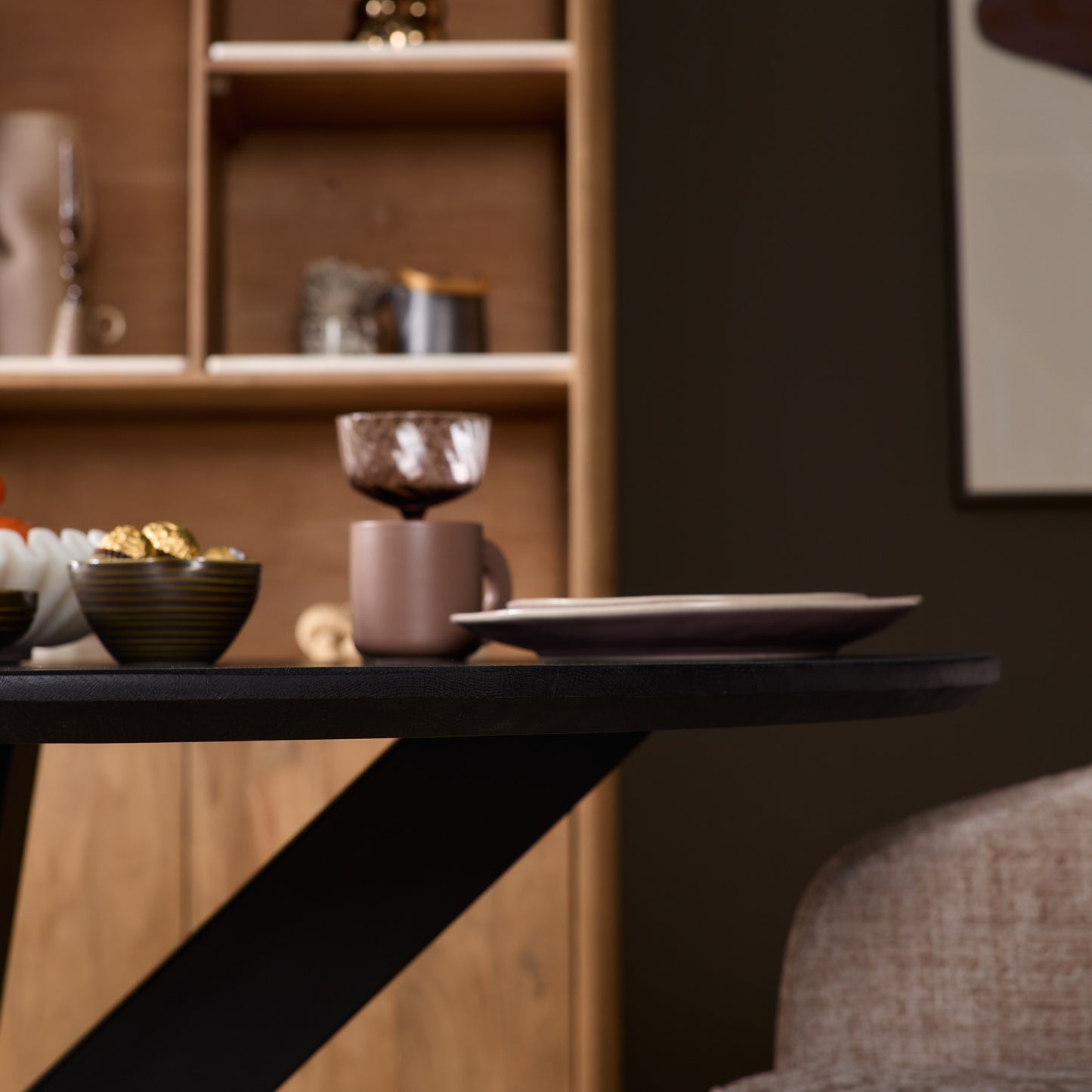 Eiken eettafel Ferris Rond | Zwart Onderstel | Zwart