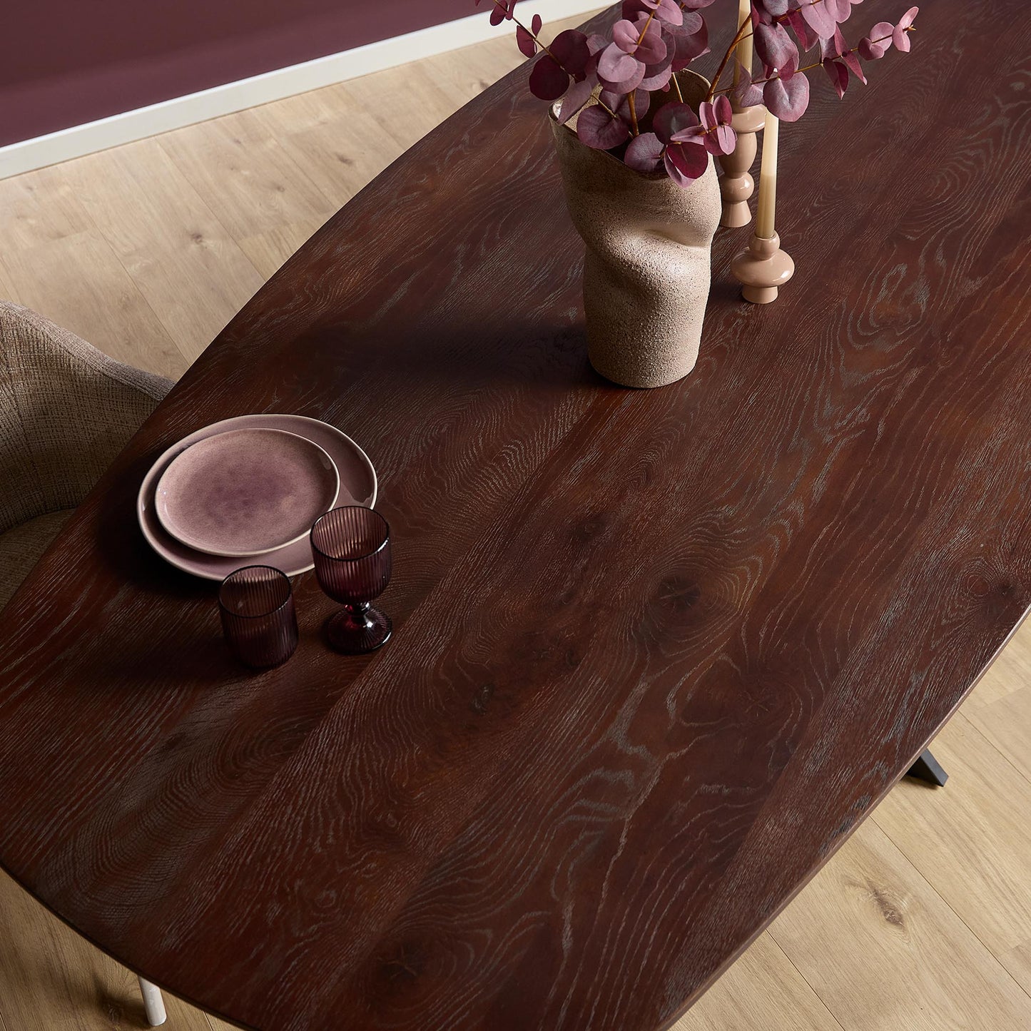 Eiken eettafel Ferris Bruin | Deens Ovaal | Onderstel Zwart