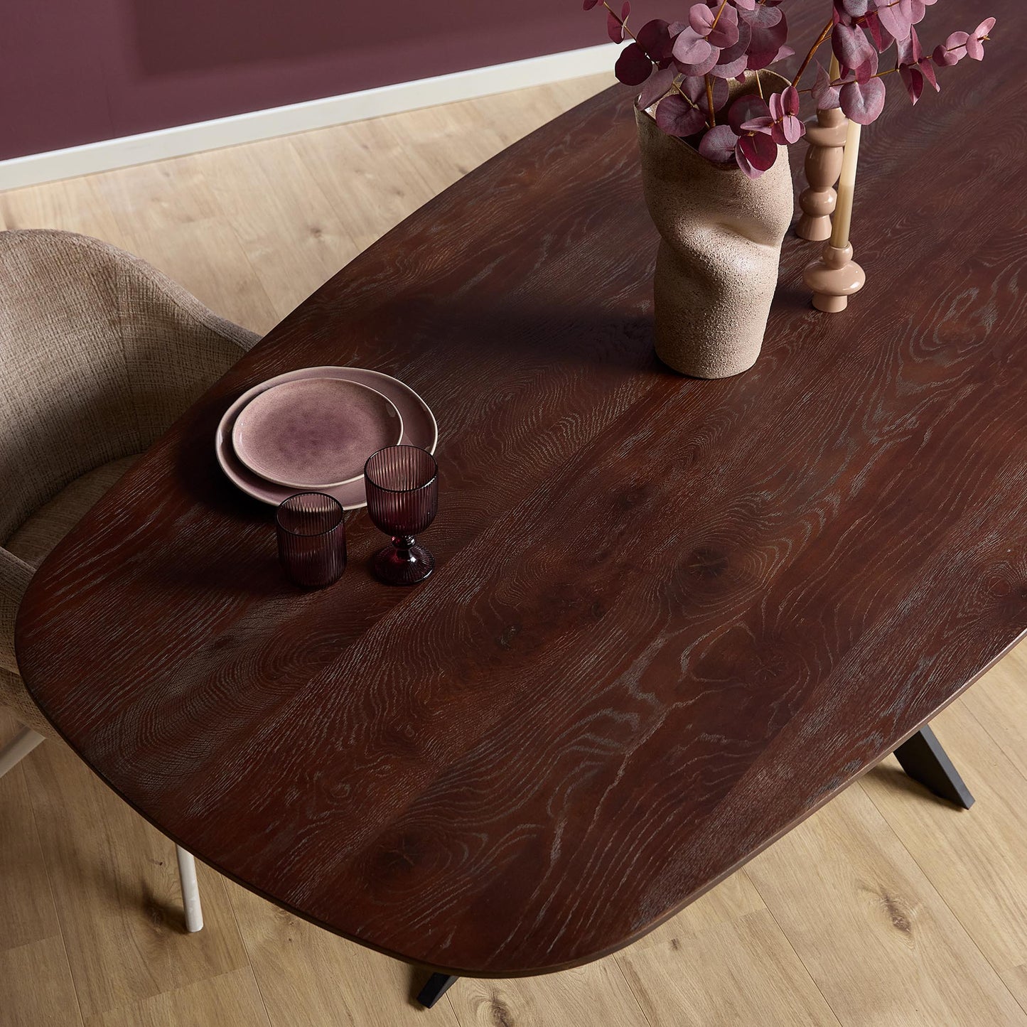 Eiken eettafel Ferris Bruin | Deens Ovaal | Onderstel Zwart