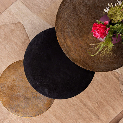 Salontafel Xaro goud aluminium, detail van het materiaal