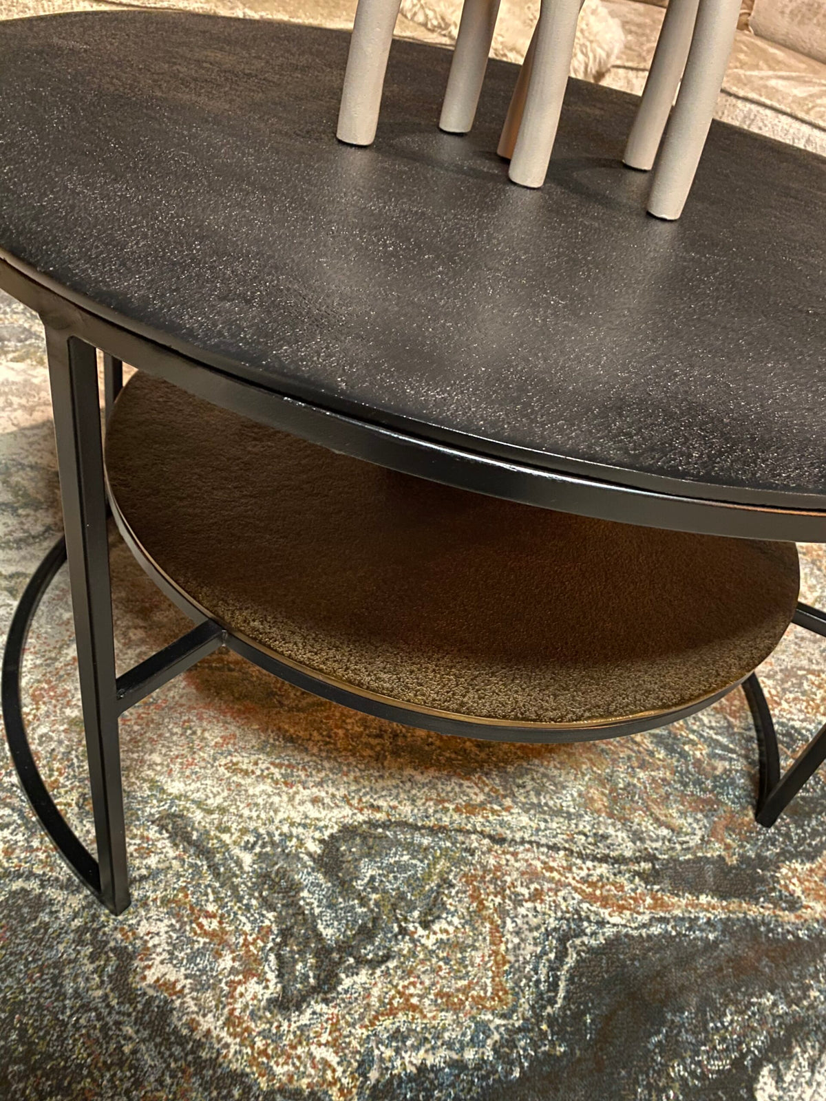 Salontafel Lecia zwart goud, detail van het materiaal