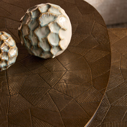 Salontafel Filou goud aluminium, detail van het materiaal