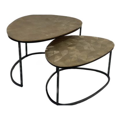 Salontafel Filou goud aluminium, zijaanzicht op witte achtergrond