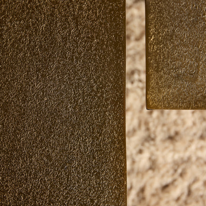 Salontafel Joelle brons aluminium, detail van het materiaal