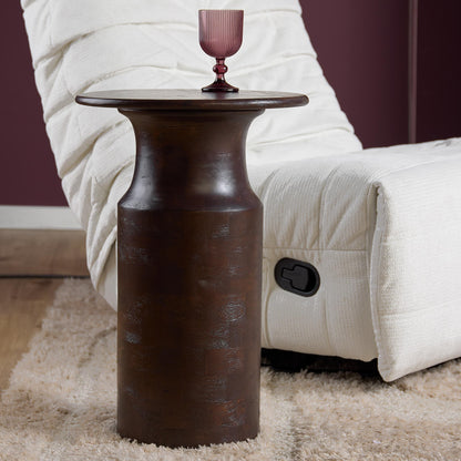 Bijzettafel Mason bruin mangohout, vooraanzicht in een interieur