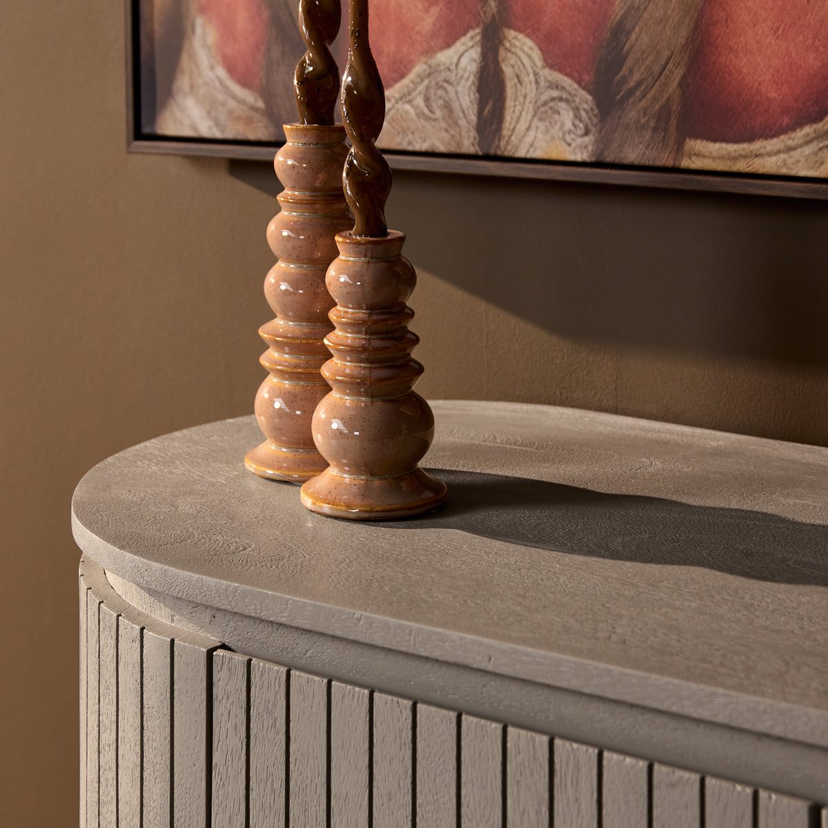 Opbergkast Solana mangohout taupe, detail van het materiaal