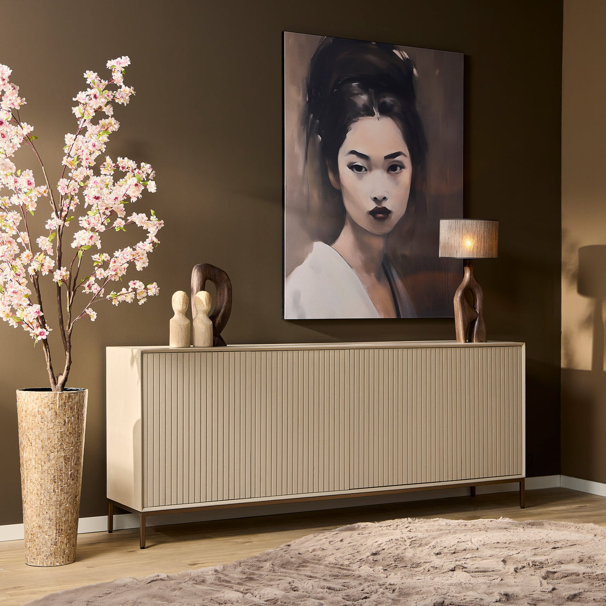 Dressoir Madison zand, schuin vooraanzicht in een interieur