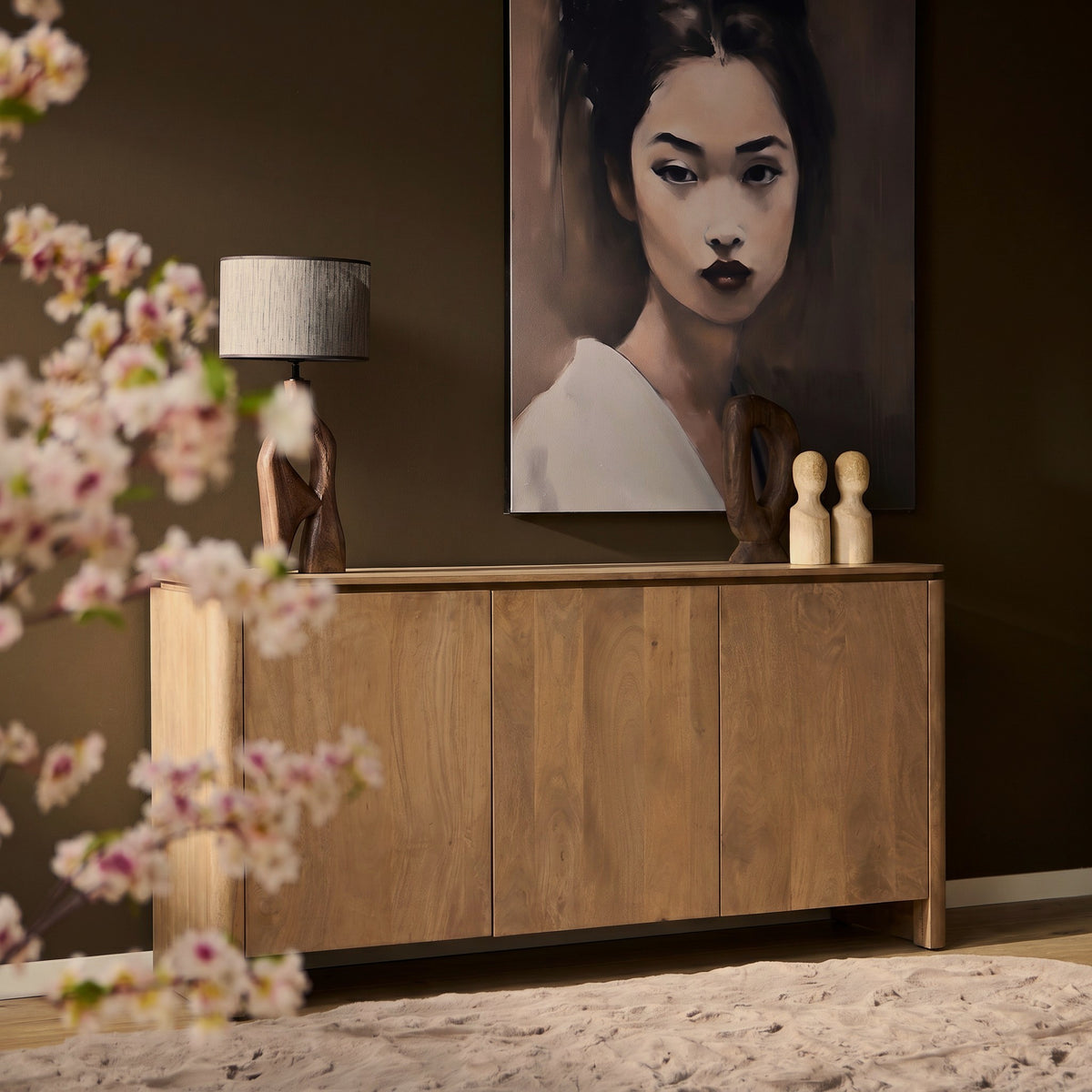 Dressoir Dallas naturel mangohout 165 cm, vooraanzicht in een interieur