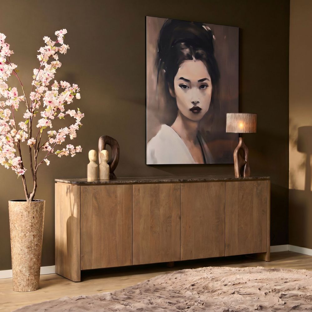 Dressoir Dallas naturel mangohout 210 cm, schuin vooraanzicht in een interieur