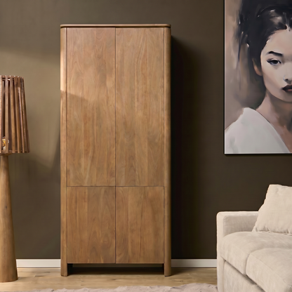 Opbergkast Dallas naturel mangohout 90 cm, vooraanzicht in een interieur