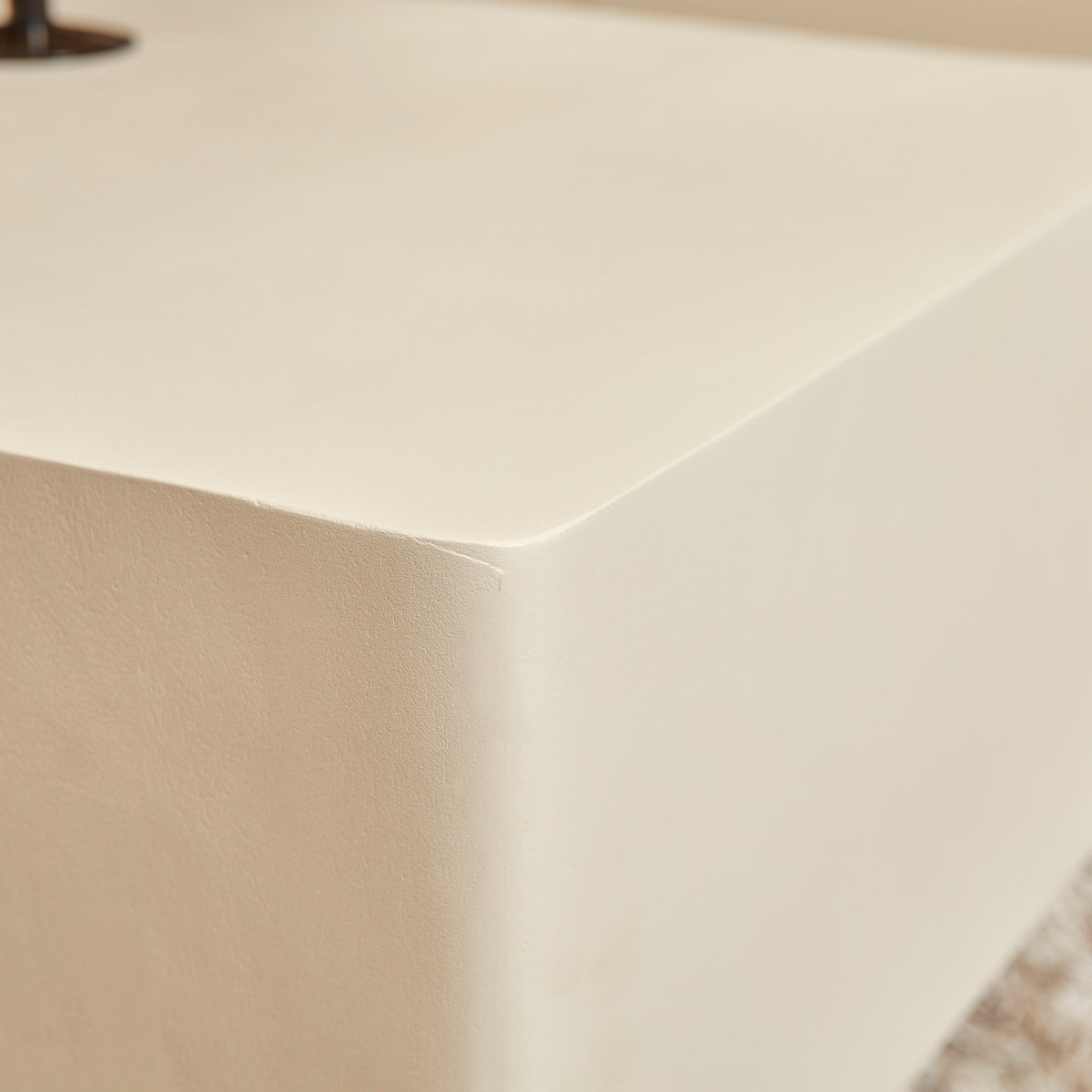 Salontafel Saya zand mangohout, detail van het materiaal