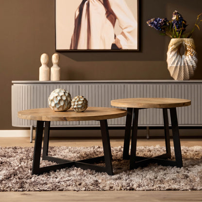 Salontafel Atlanta naturel mangohout, vooraanzicht in een interieur