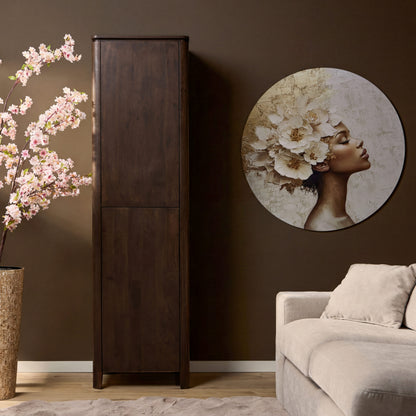 Opbergkast Dallas bruin mangohout 55 cm, vooraanzicht in een interieur