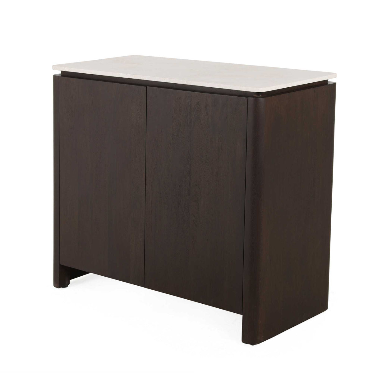 Dressoir Dallas bruin mangohout 100 cm, schuin vooraanzicht op witte achtergrond