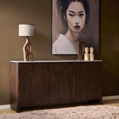 Dressoir Dallas bruin mangohout 165 cm, vooraanzicht in een interieur