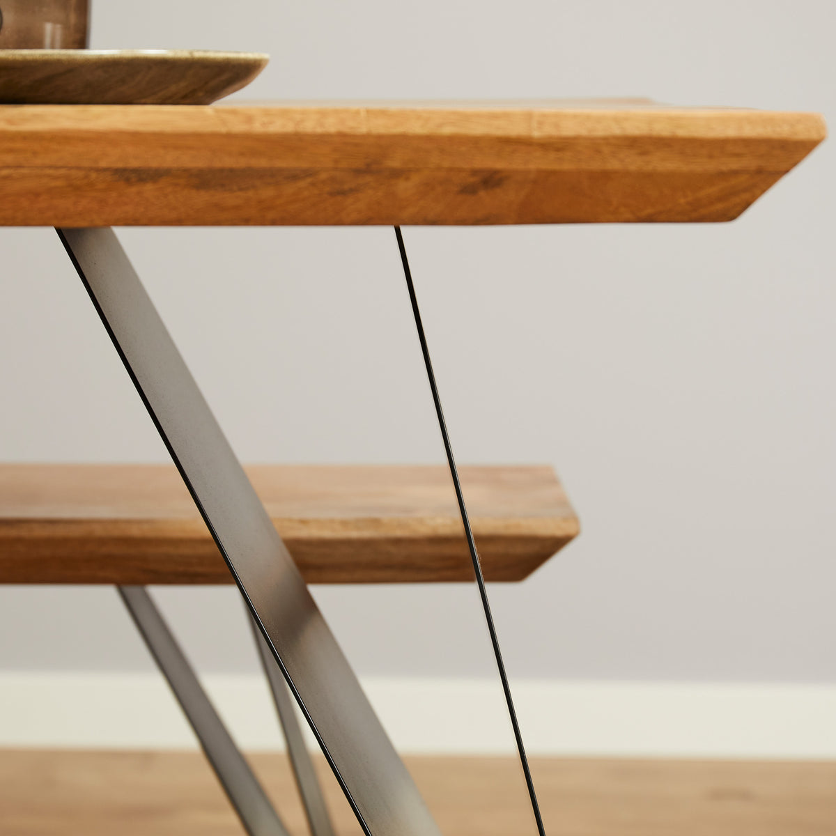 Eetkamertafel Extense naturel mangohout, detail van het materiaal