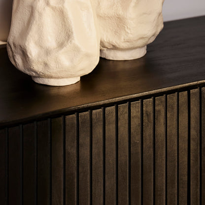 Dressoir Madison zwart mangohout, detail van het materiaal