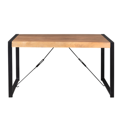 Eettafel Britt | Warm Mangohout | Uitlopend — Zijaanzicht - witfoto
