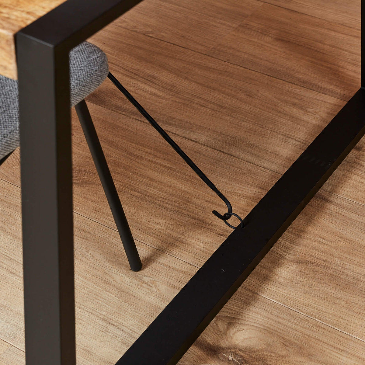 Eettafel Britt | Warm Mangohout | Uitlopend — Detail