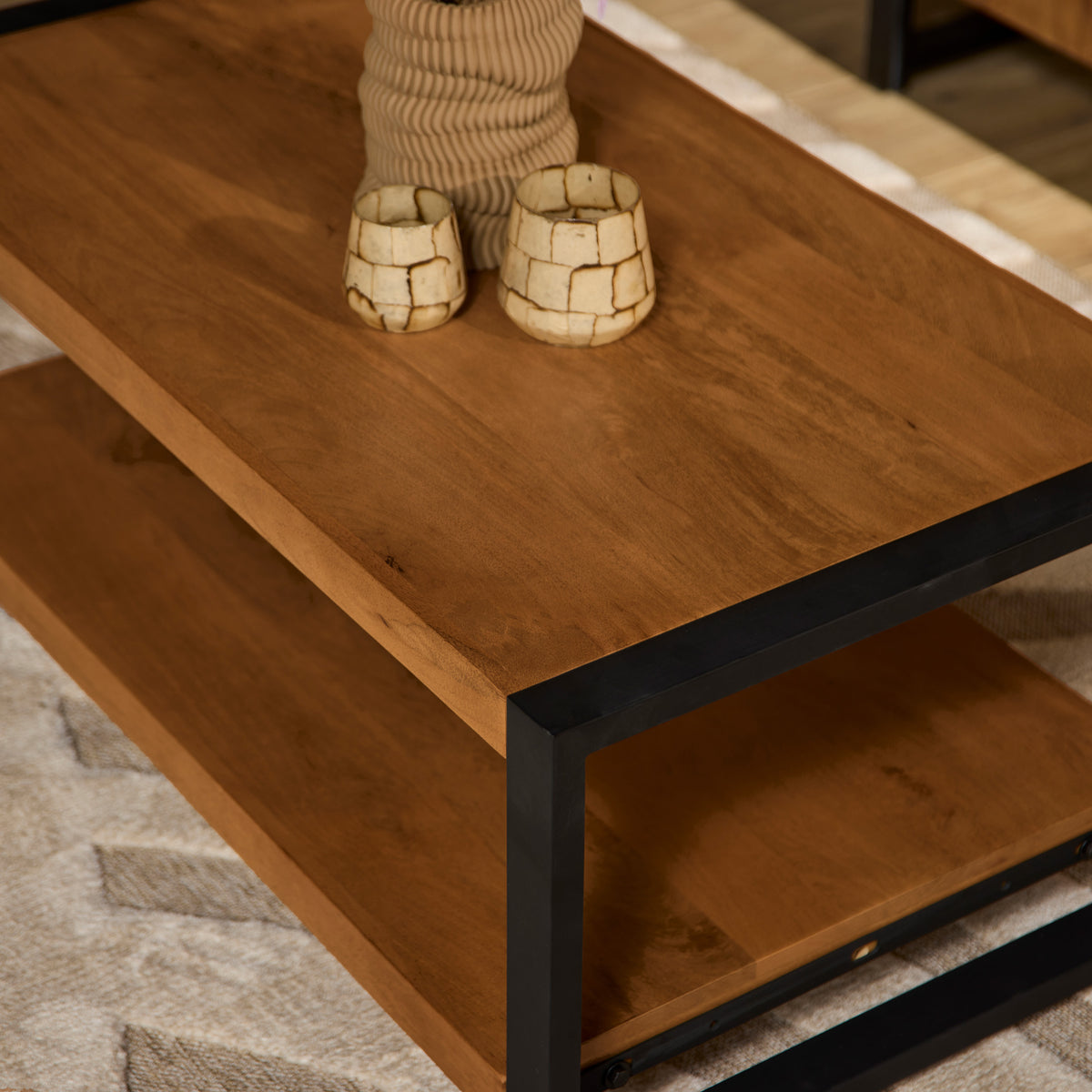 Salontafel Britt | Double | Warm Mangohout | Uitlopend — Detail