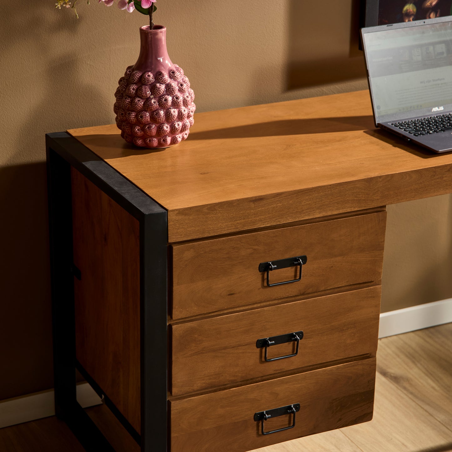 Bureau Britt | Mango | NIEUW