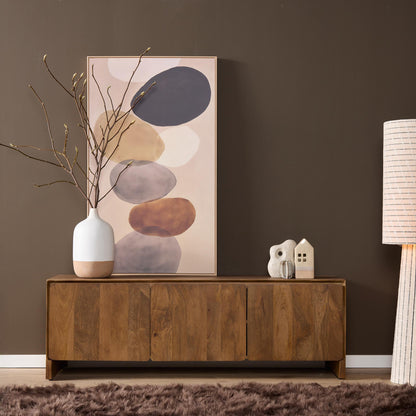 Tv meubel Tense naturel mangohout 150 cm, vooraanzicht in een interieur