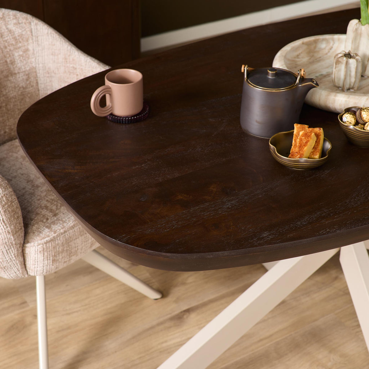 Eettafel Madison Brown | Deens Ovaal | Onderstel Sand | Magazijn leegverkoop — Detail