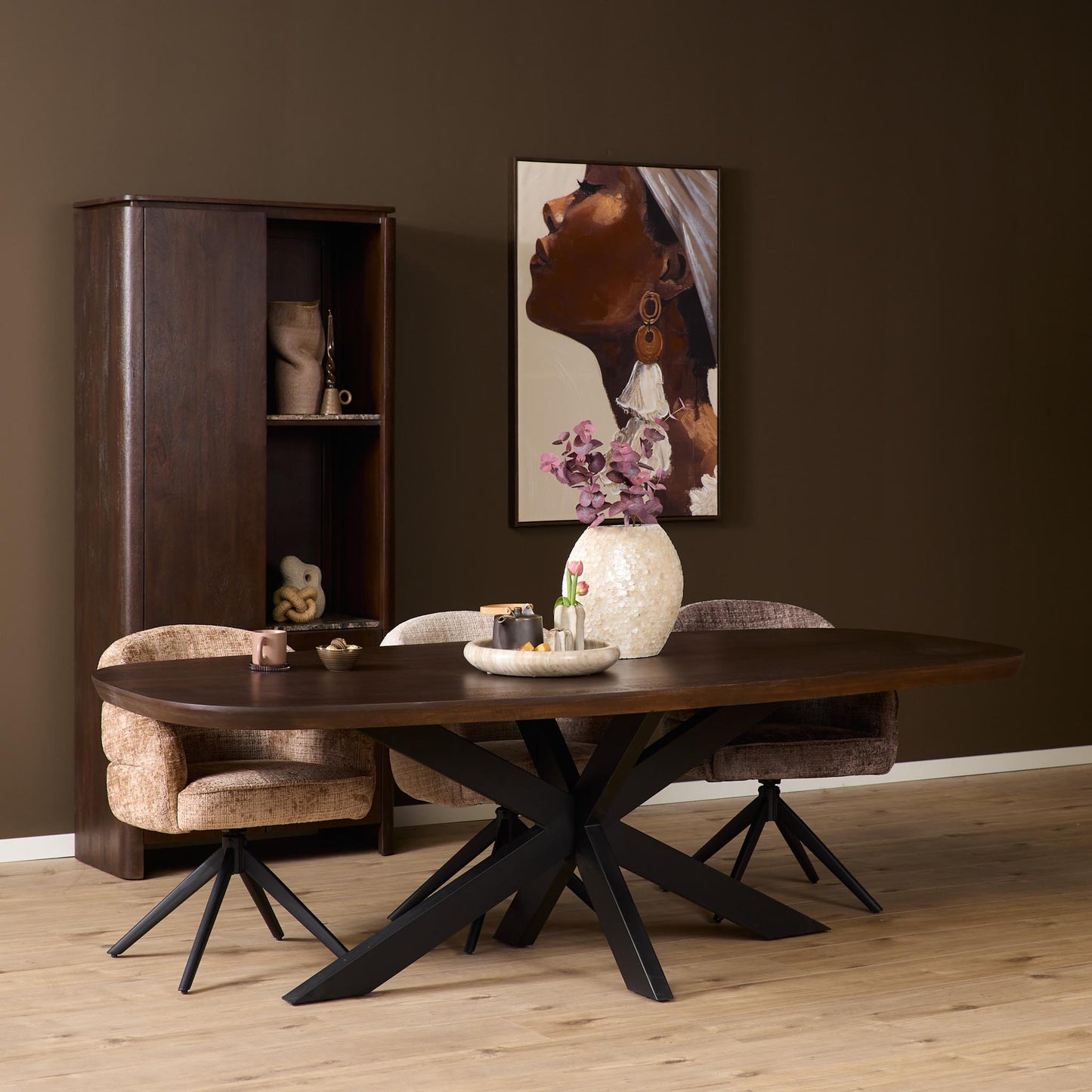 Eettafel Madison Brown | Deens Ovaal | Onderstel Zwart