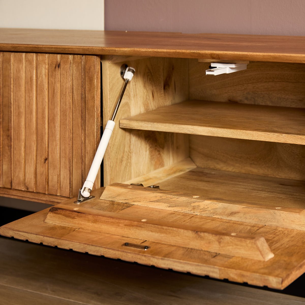 TV-Meubel Madison zwevend mangohout, detail van de functie