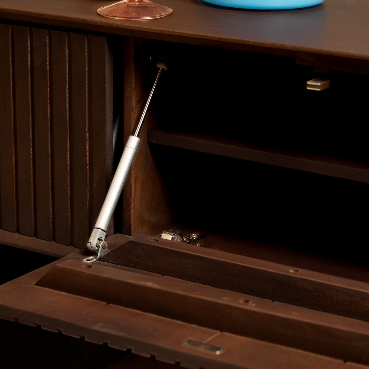 TV-Meubel Madison zwevend mangohout, detail van de functie