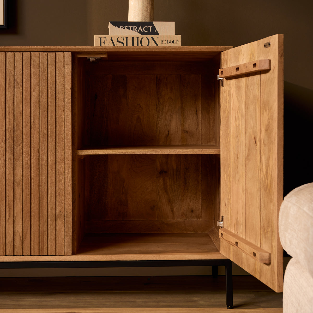 Dressoir Madison naturel mangohout, detail van de functie