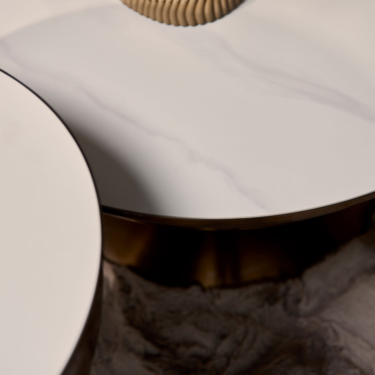 Salontafel Ava brons marmer, detail van het materiaal