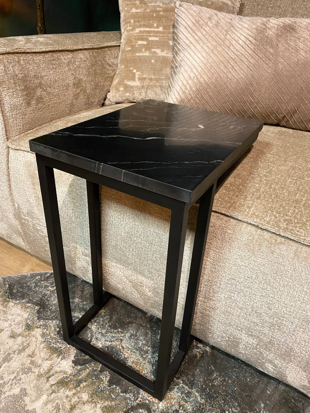 Laptoptafel Nova zwart marmer, detail van het materiaal