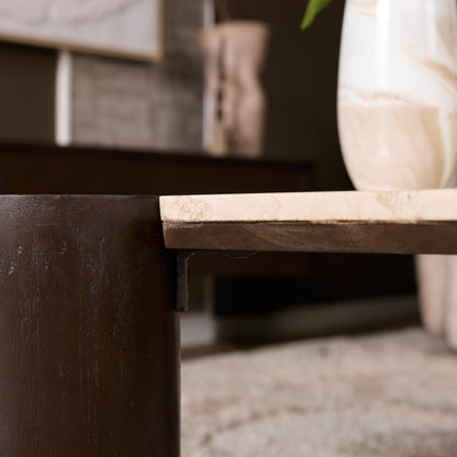 Salontafel Maeve bruin mangohout, detail van het materiaal