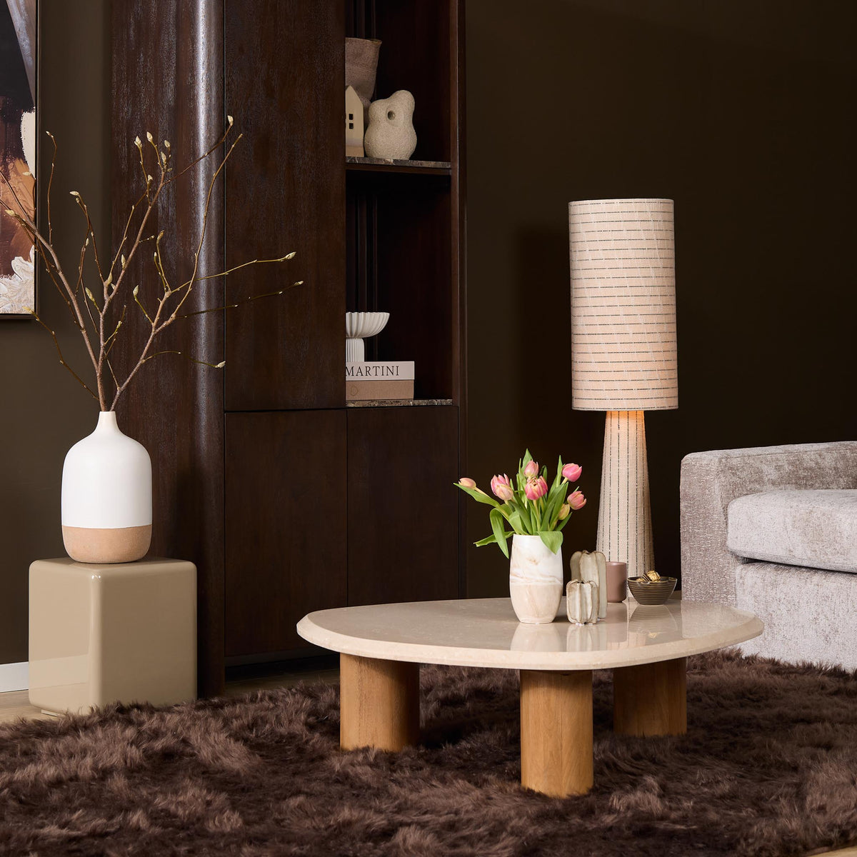 Salontafel Nuvé naturel botticino, vooraanzicht in een interieur