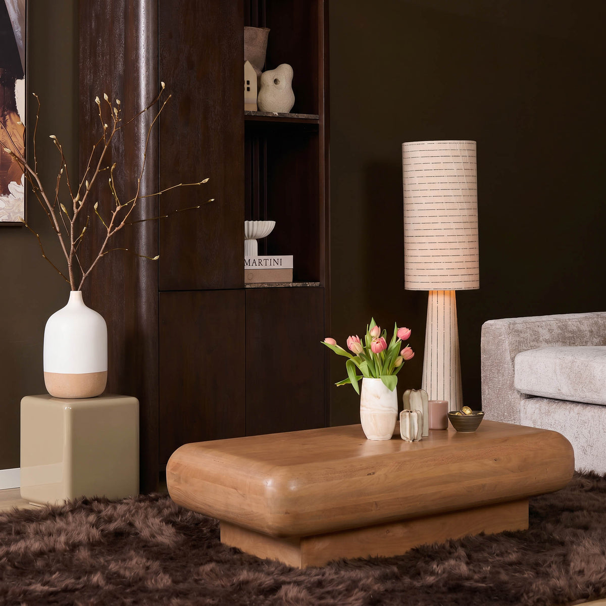 Salontafel Fedde naturel mangohout 120 cm in een interieur