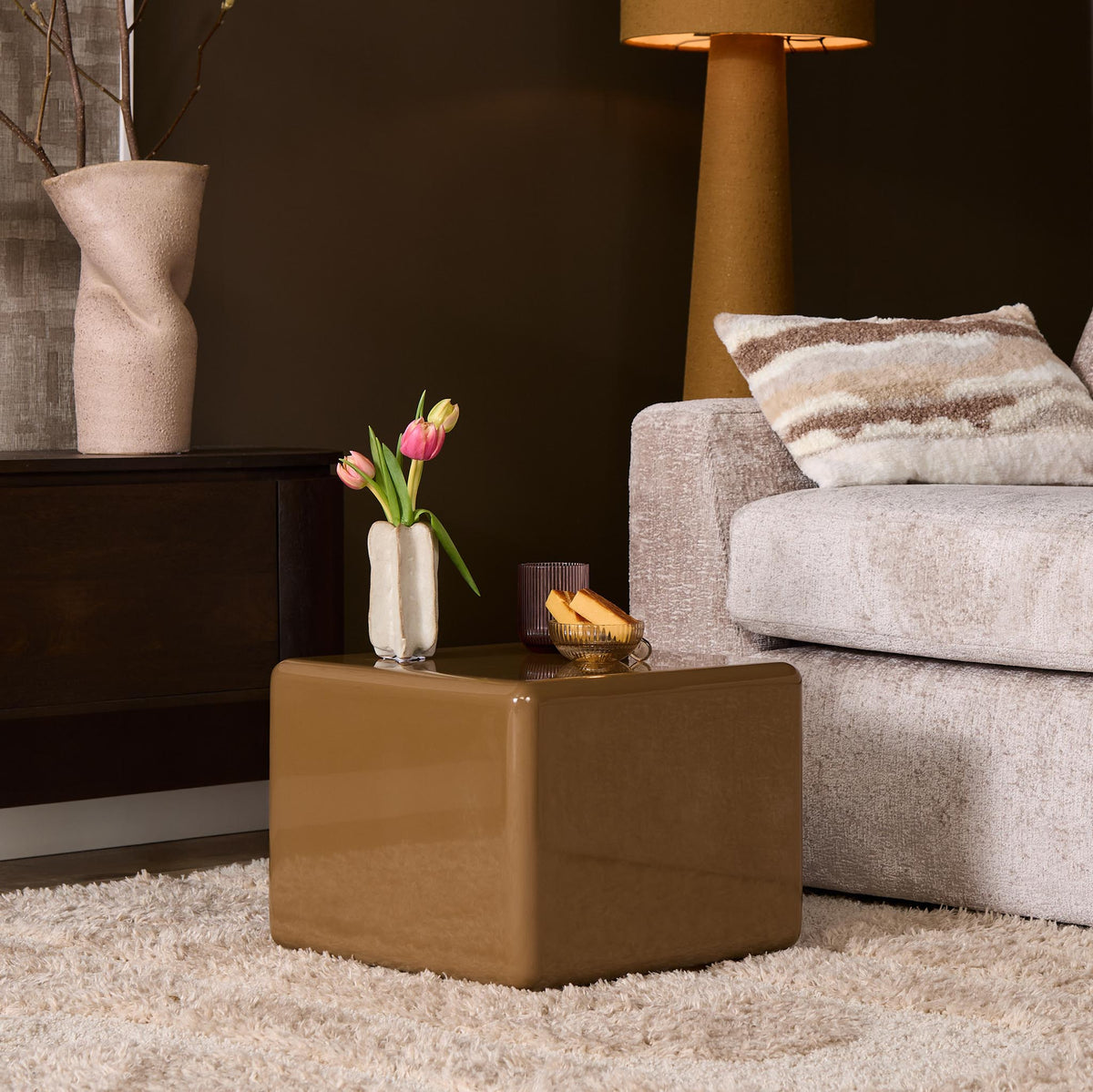 Salontafel Elias bruin mdf 40 cm, vooraanzicht in een interieur