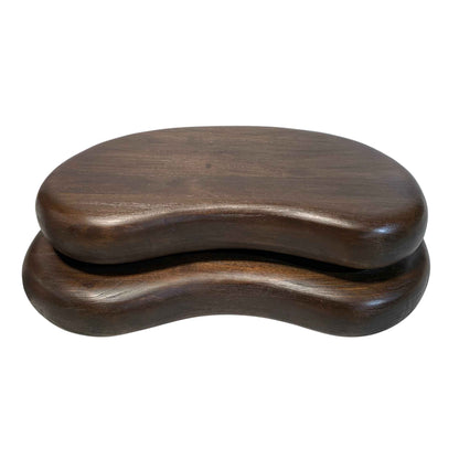 Salontafel Mads bruin mangohout, zijaanzicht op witte achtergrond