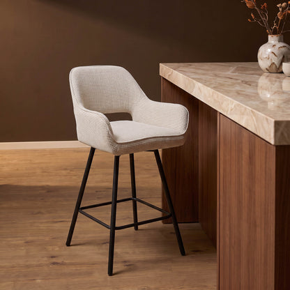 Barkruk Sophie beige, vooraanzicht in een interieur
