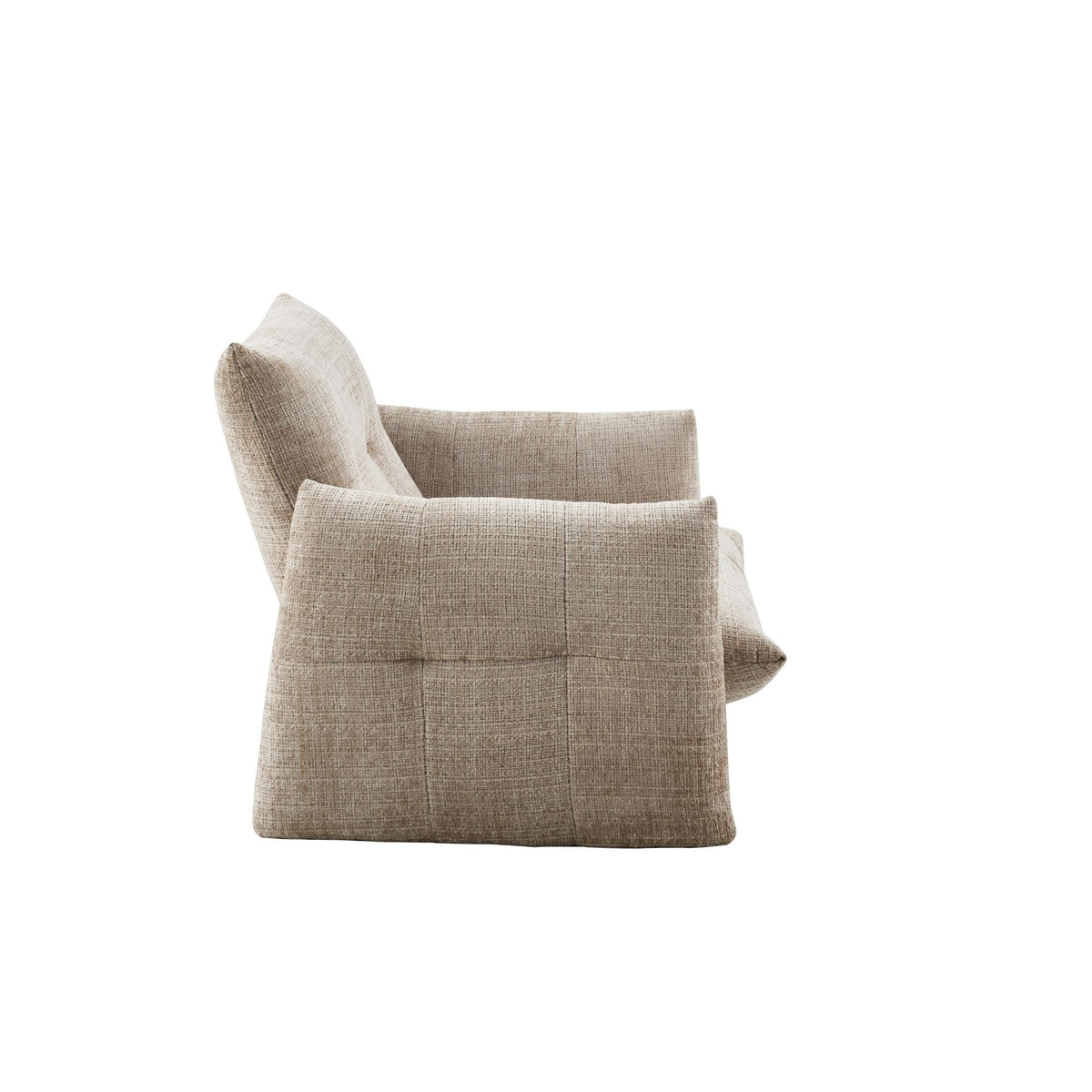 Fauteuil Lois beige stof, zijaanzicht op witte achtergrond