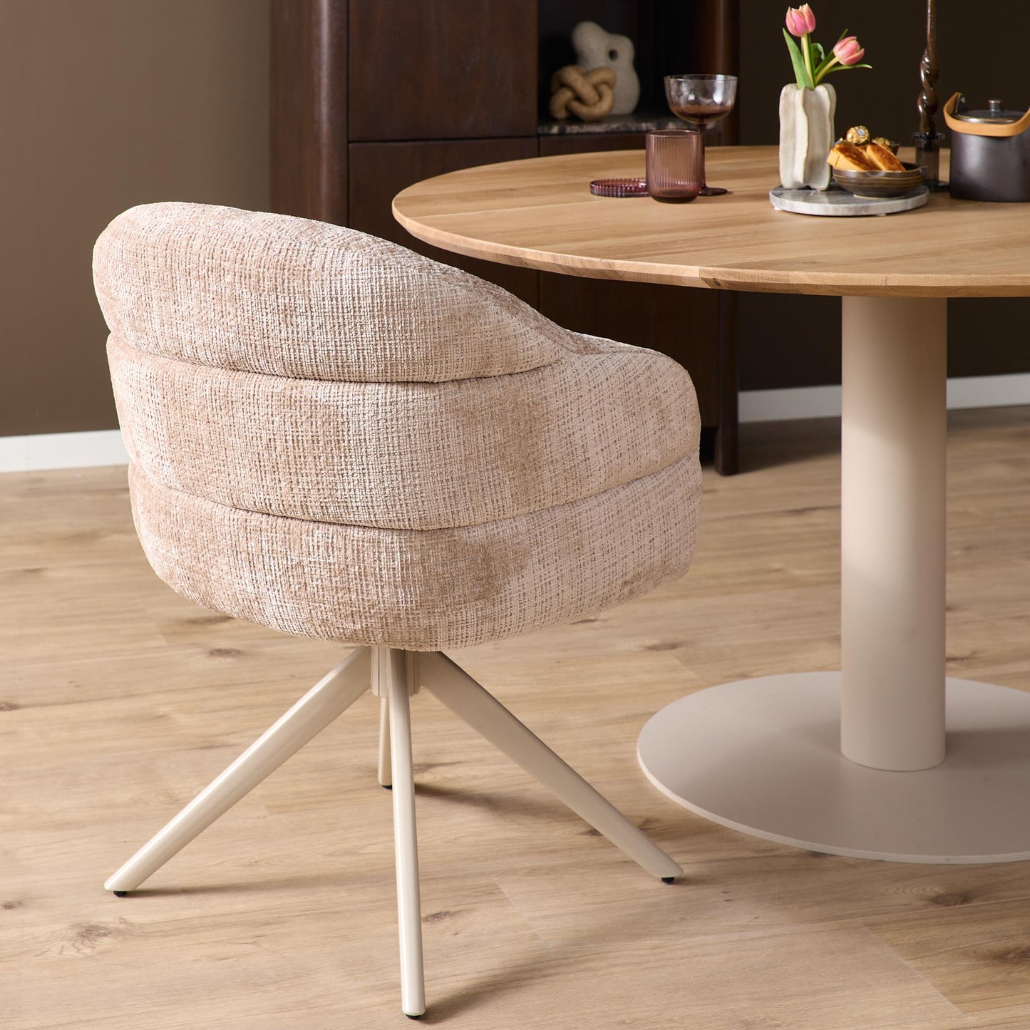 Eetkamerstoel Bella | Beige Cremona | Onderstel Sand