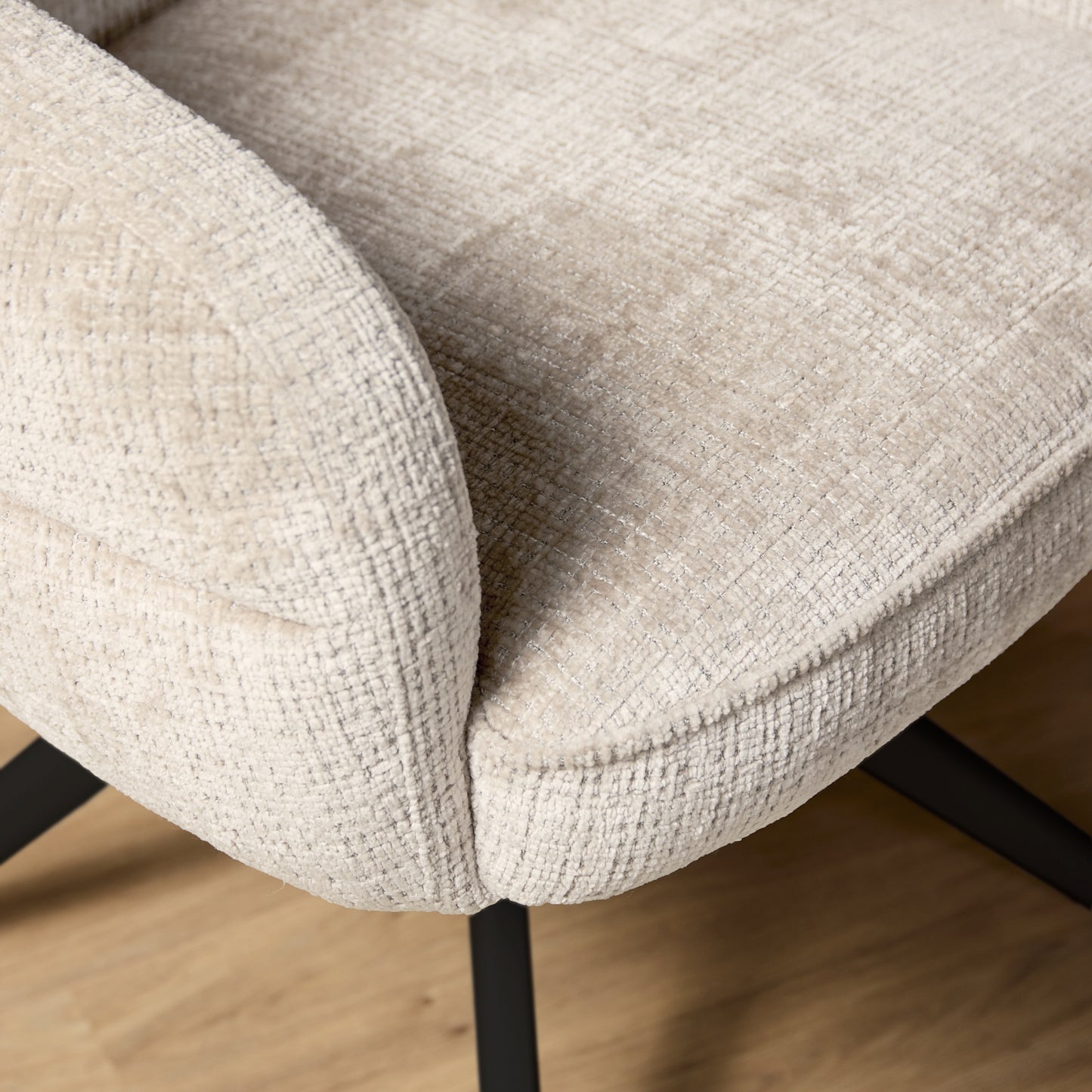 Eetkamerstoel Bella | Wit Cremona | Onderstel Black