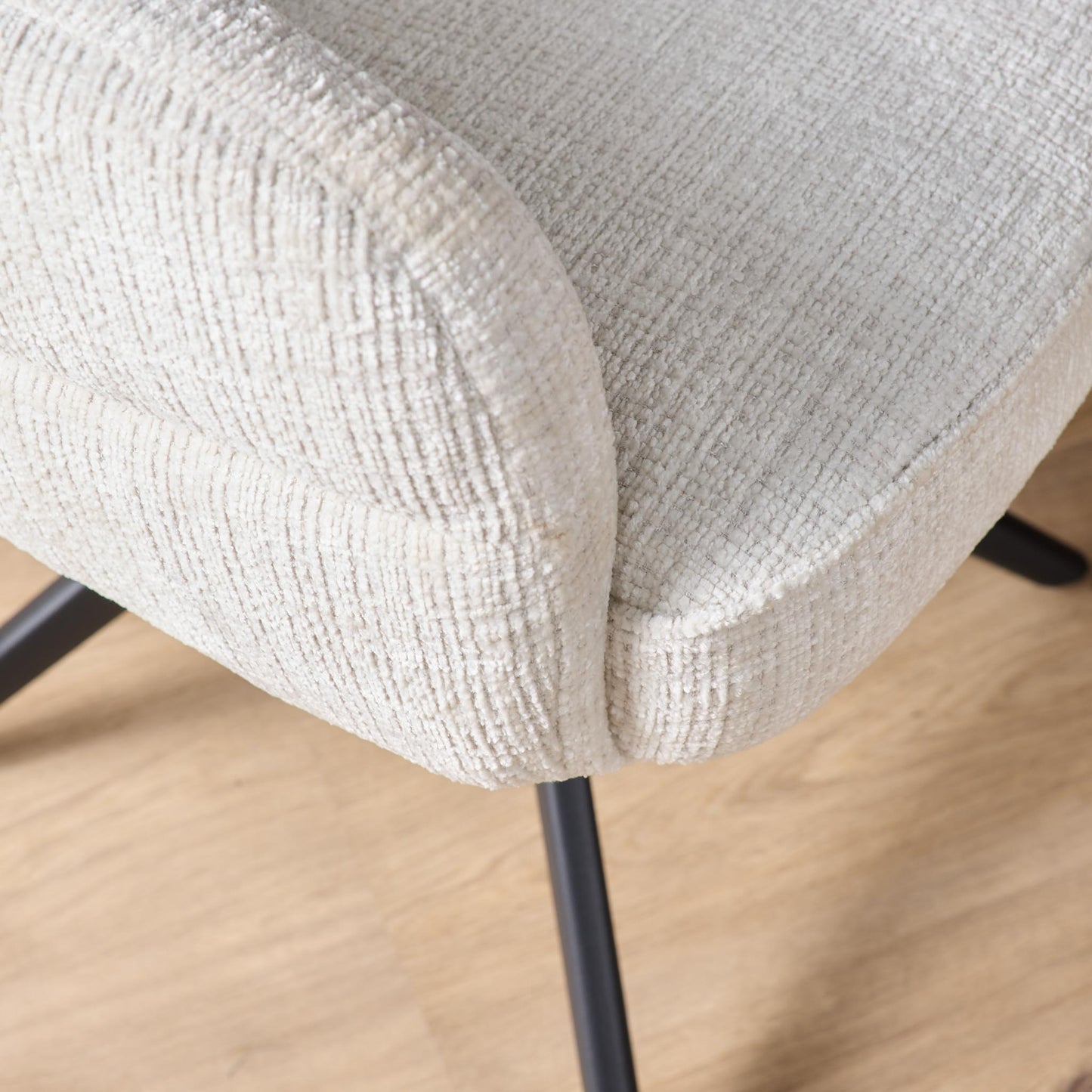 Eetkamerstoel Bella | Wit Cremona | Onderstel Black