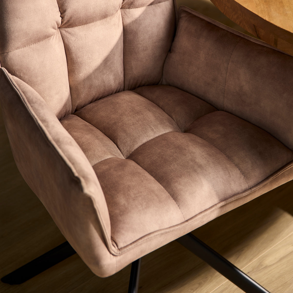 Eetkamerstoel Dinant beige, detail van het materiaal