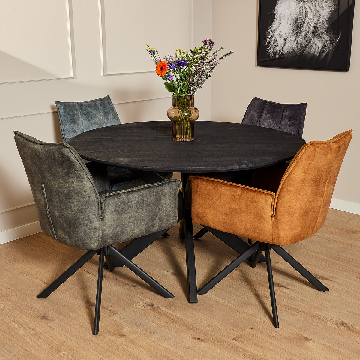 Eetkamerstoel Dinant magazijn leegverkoop in een interieur