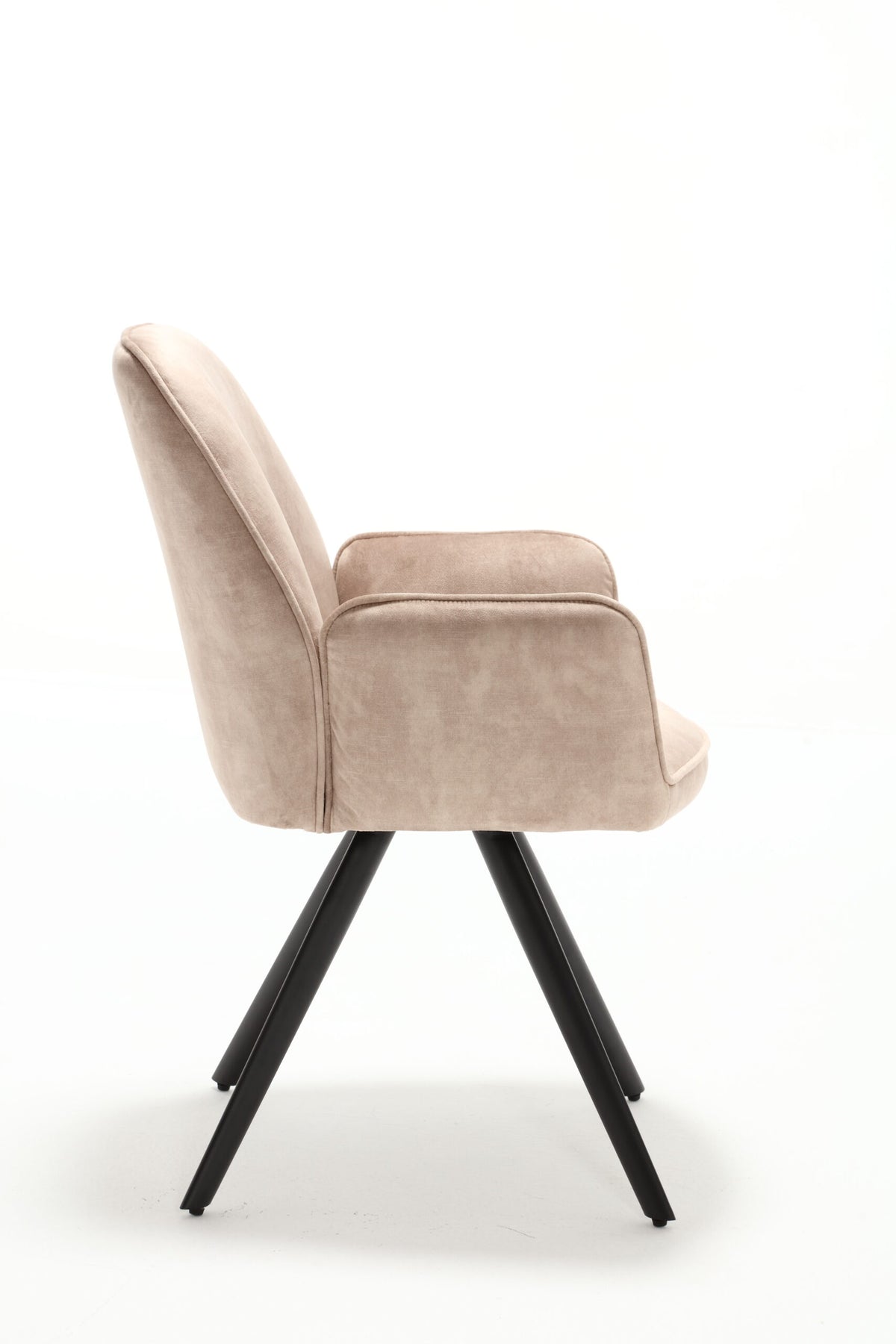 Eetkamerstoel Nova beige velvet, zijaanzicht op witte achtergrond