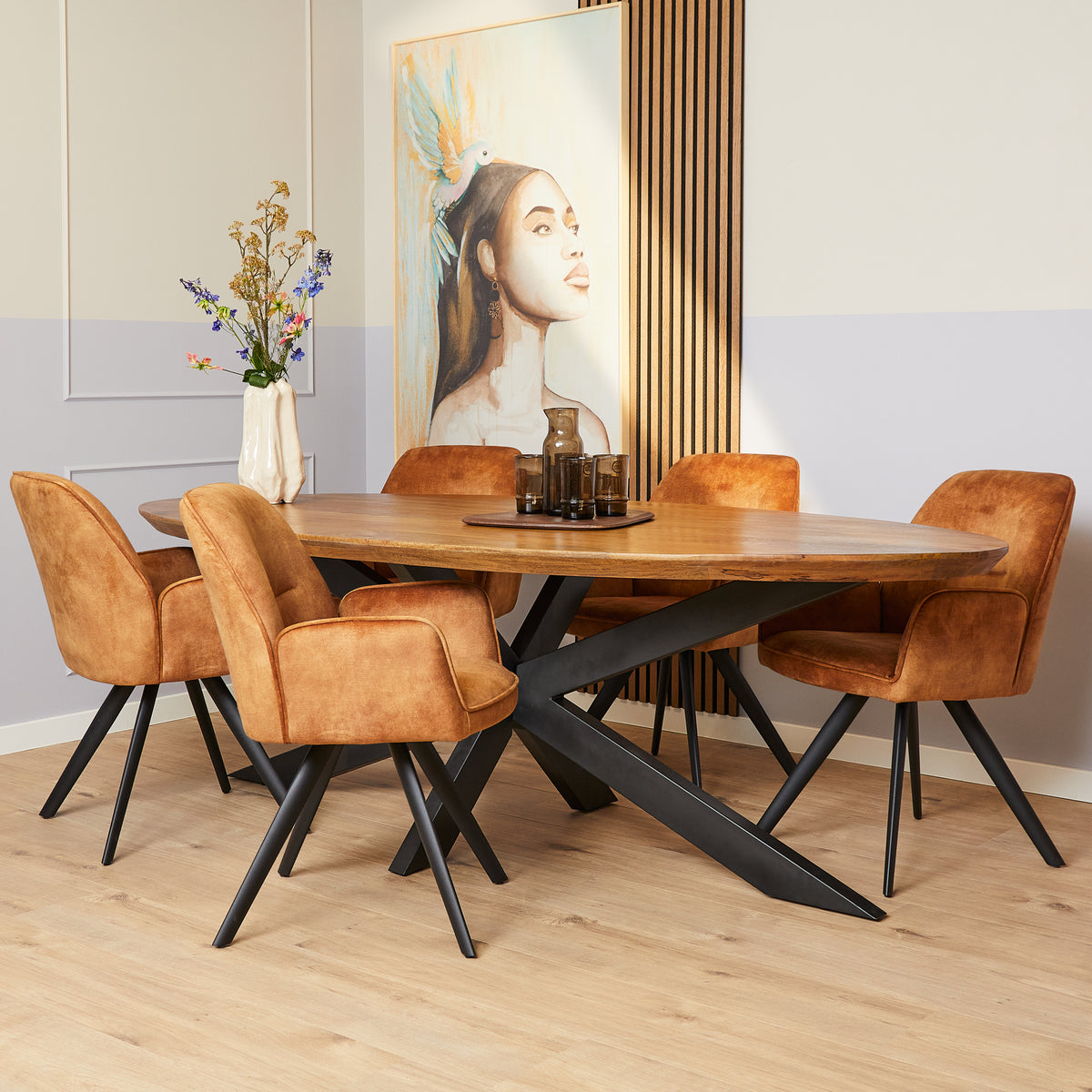 Eetkamerstoel Nova goudkleurig velvet in een interieur