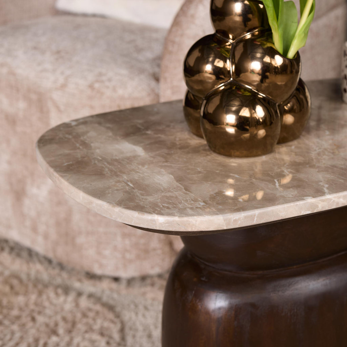 Bijzettafel Silva bruin mangohout, detail van het materiaal
